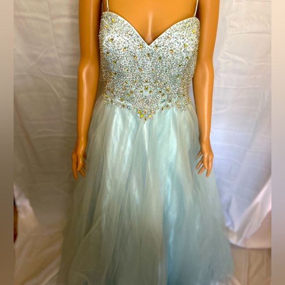 Sean Collection Blue Strapless Gown with Tulle Skirt and Beaded Bodice - Size XL - Picture 2 of 11